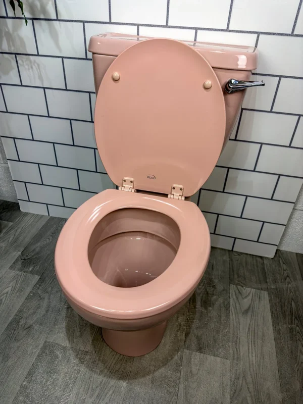 Toilet pan and cistern - Image 11